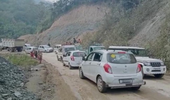 Vehicles Stranded for hours at Atharomura due to pathetic conditions of Road 